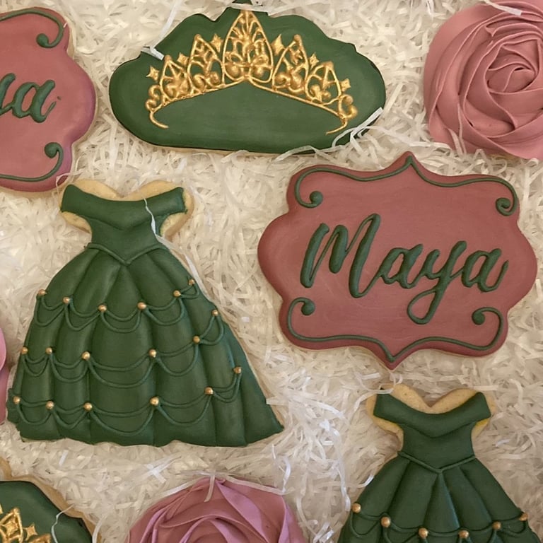 Quinceañera cookies; princess cookies