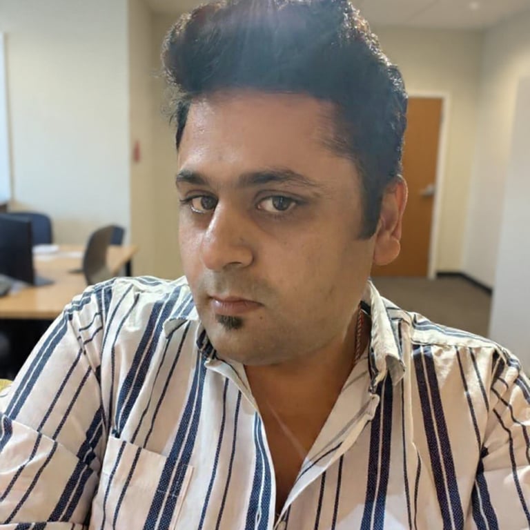 Professional thought leader delivering mindset transformation and emotional leadership training in a modern workshop setting
