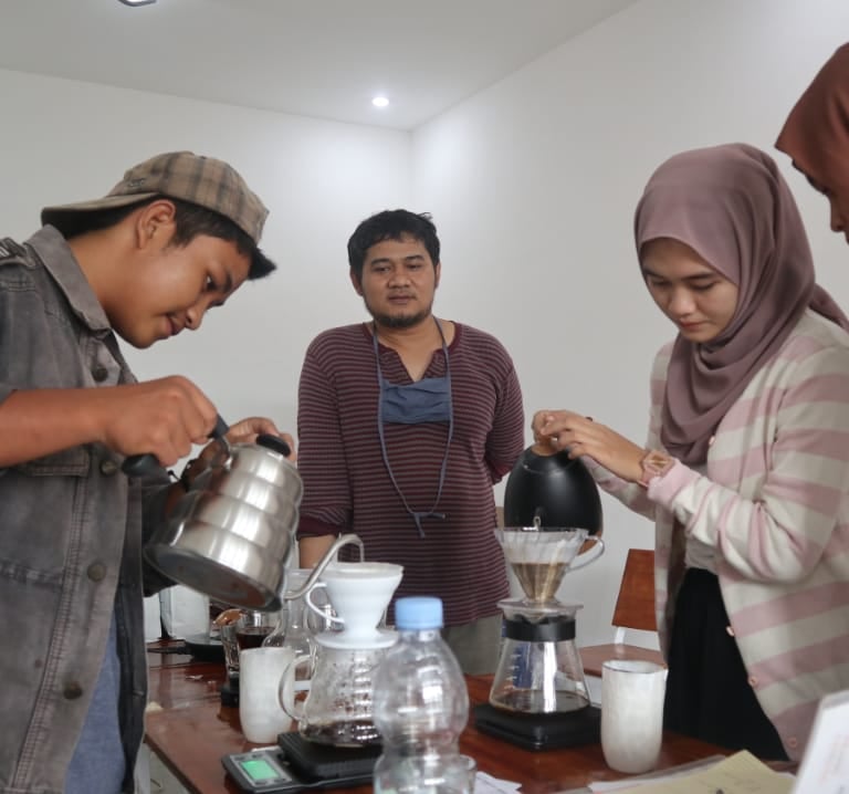 pelatihan barista, pelatihan barista pontianak, pelatihan barista gratis, pelatihan latte art pontianak, belajar latte art