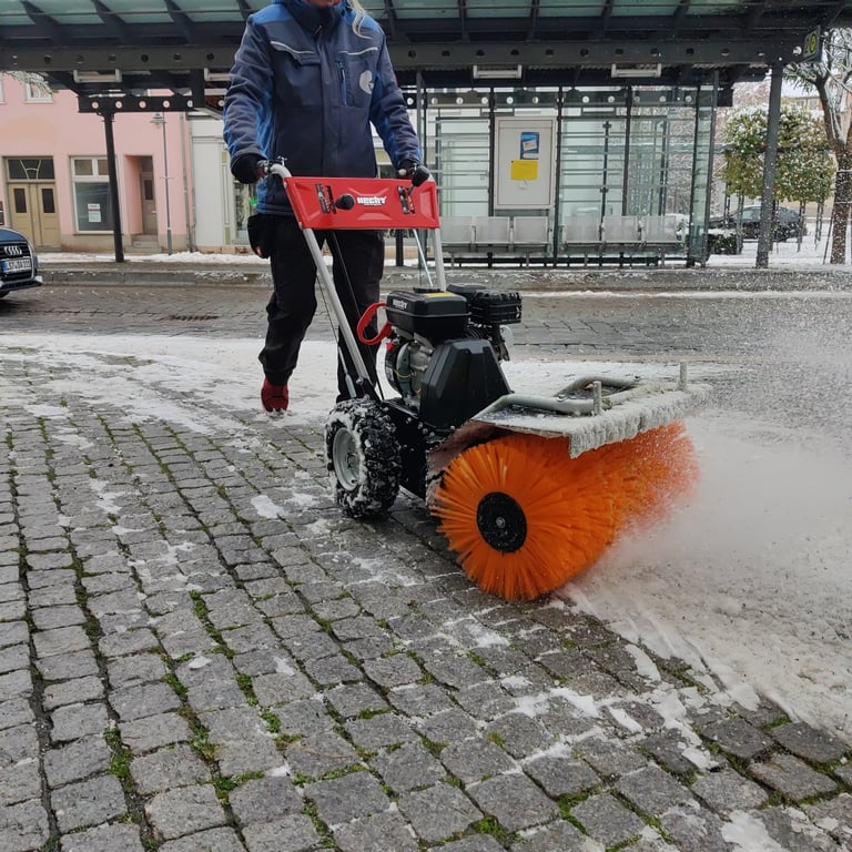 Winterdienst mittels Kehrmaschine