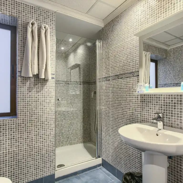 cuarto-de-baño-lavabo-hotel castilla fuenlabrada