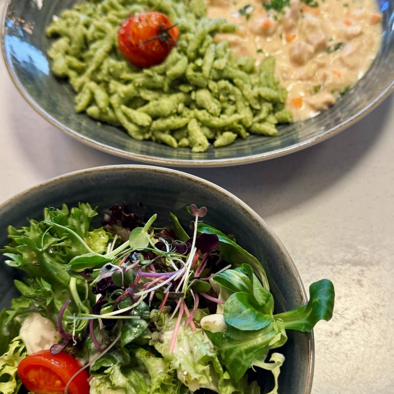 Spinatspätzle mit Frikassee im hausgemacht