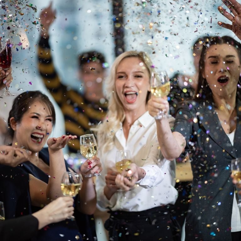 Fête d'entreprise avec du champagne