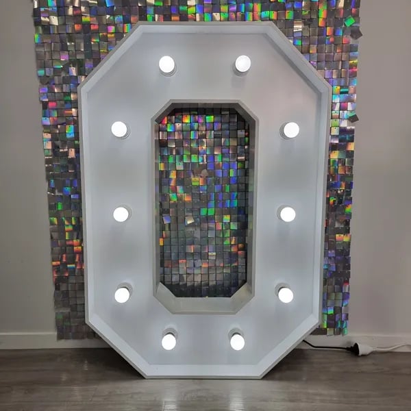 White zero marquee number in front of an iridescent shimmer wall in Redland Bay.