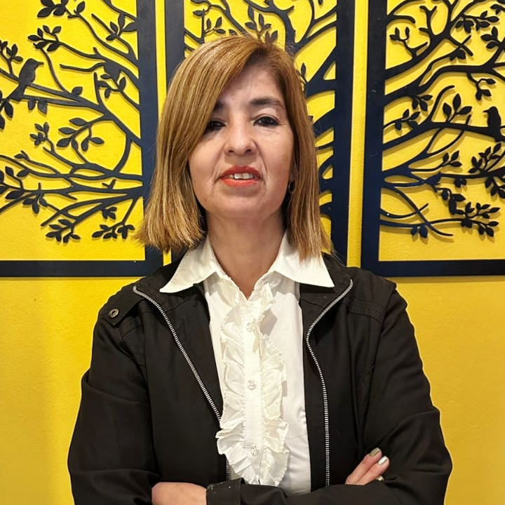 Rosana Bustos, corredora inmobiliaria profesional en Paravachasca Córdoba