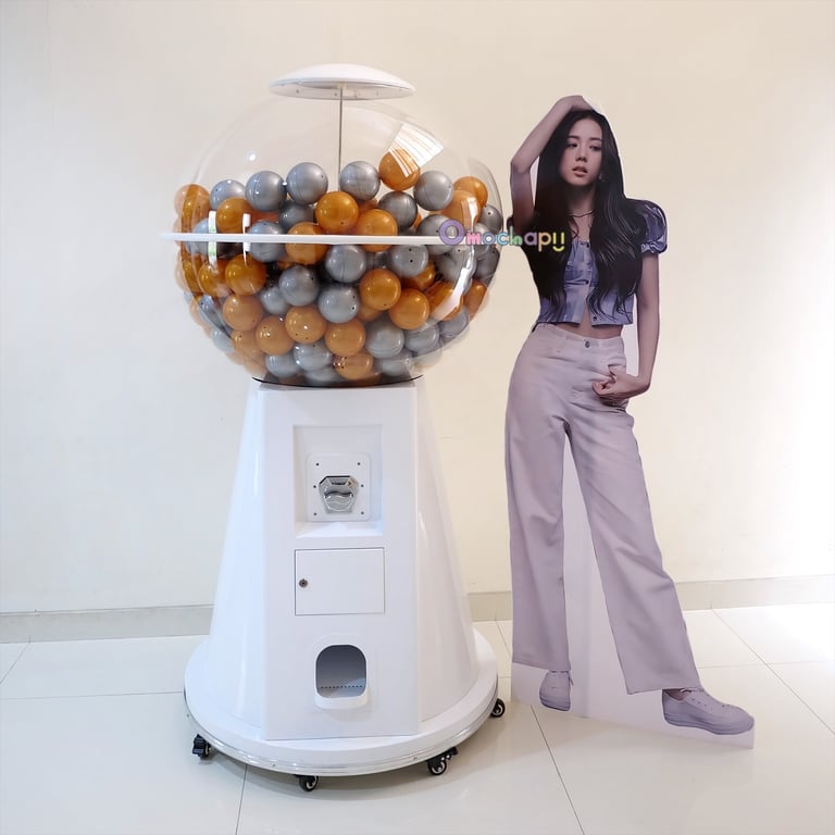 Sewa Giant Gashapon Jakarta - Mesin kapsul raksasa penarik perhatian untuk event dan acara ulang tahun anak