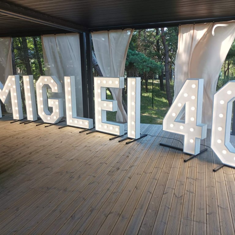 Šviečiančių raidžių nuoma