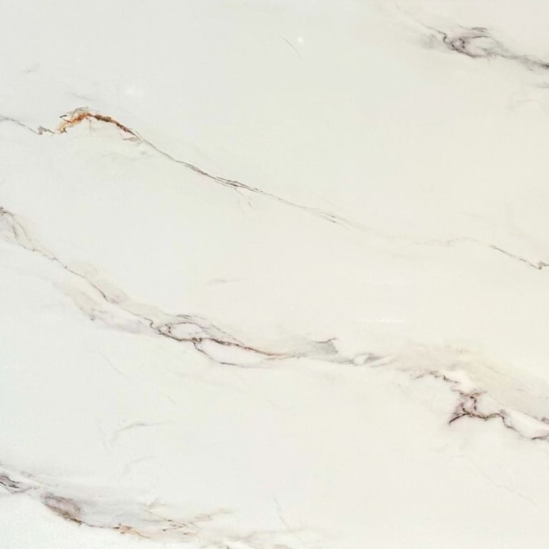 plancha de cuarzo blanco con vetas naranja cafe gris y negra
