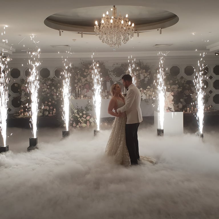 Openingsdans Bruiloft met Sparklers en Low Fog