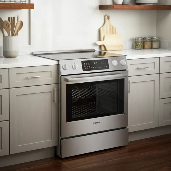 Kitch with kitchen cabinet and a Bosch stove