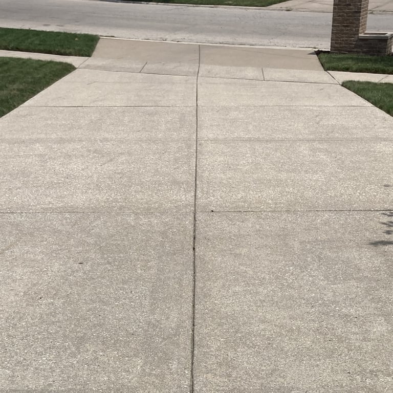 Power washing sidewalk in Orland Park Illinois