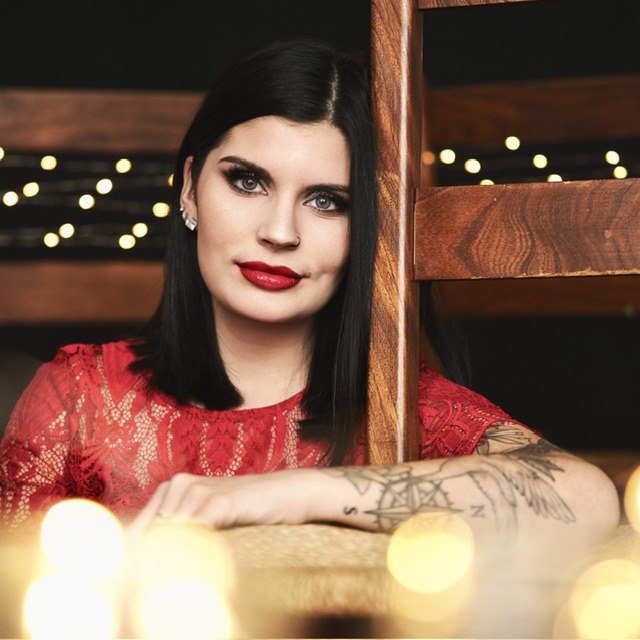 femme maquillée professionnellement