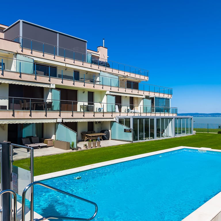 Dalma Apartman medencével a Balaton parton