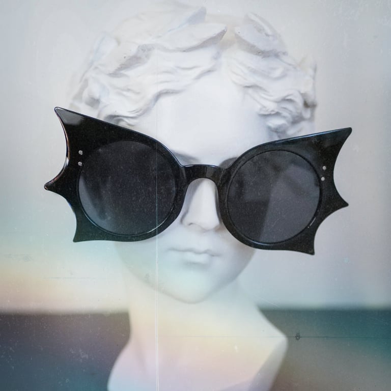 Lunettes soleil vampire chauve-souris style gothique Kat Von D bat sunglasses  
