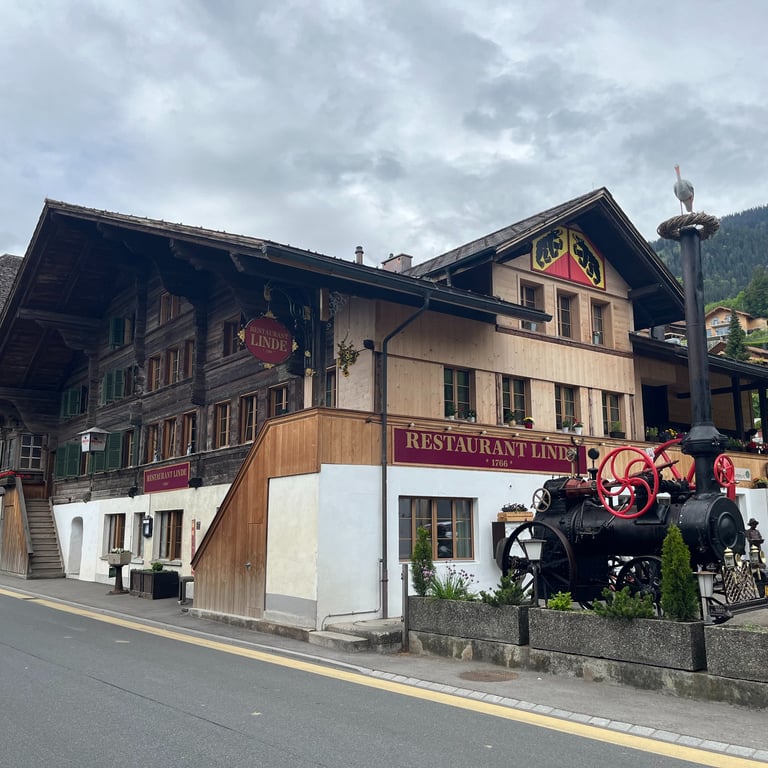 Restaurant Linde in Elenbach im Simmental with a quirky steam train out front
