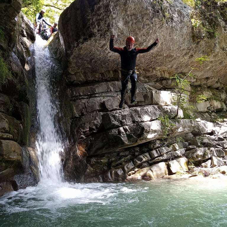 Saut au canyon familial de Rabou dans les Hautes-Alpes 05 