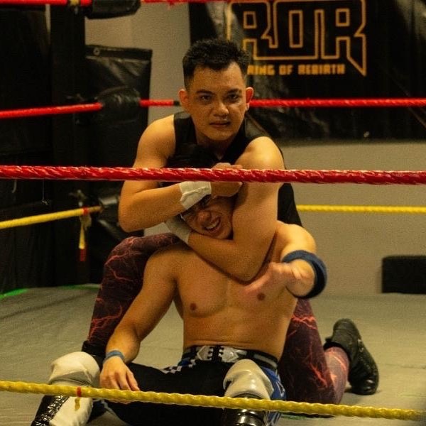 Khoa locks in a headlock on ROR’s Nyc