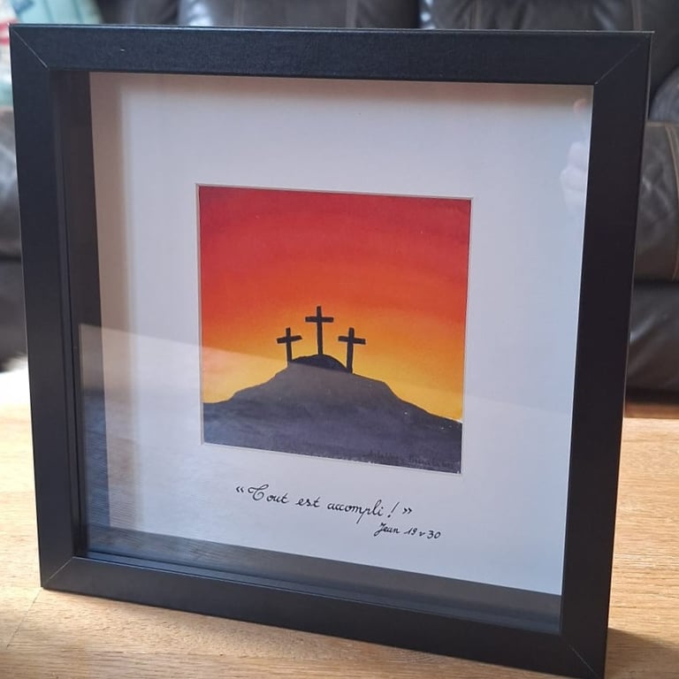 aquarelle de paques encadrée avec trois croix et le verset : Tout est accompli !