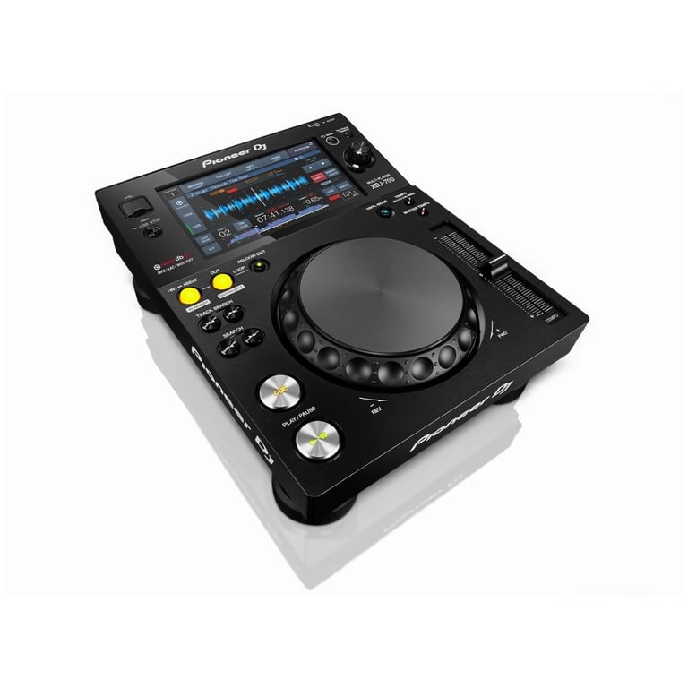Pioneer DJ XDJ-700 en perspectiva, multireproductor DJ compacto con pantalla táctil para alquiler en eventos y sesiones DJ
