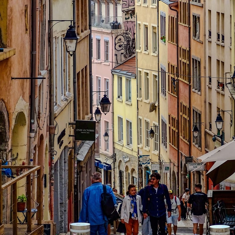 Vue de la montée de la Grande côte, sur les pentes de la Croix-Rousse à Lyon.