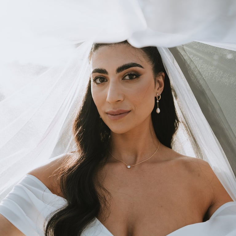 Beautiful bride with long dar glam waves