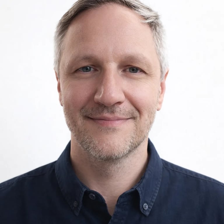 Fran Baća, dizajner i autor vodiča o ChatGPT promptovima za male poduzetnike