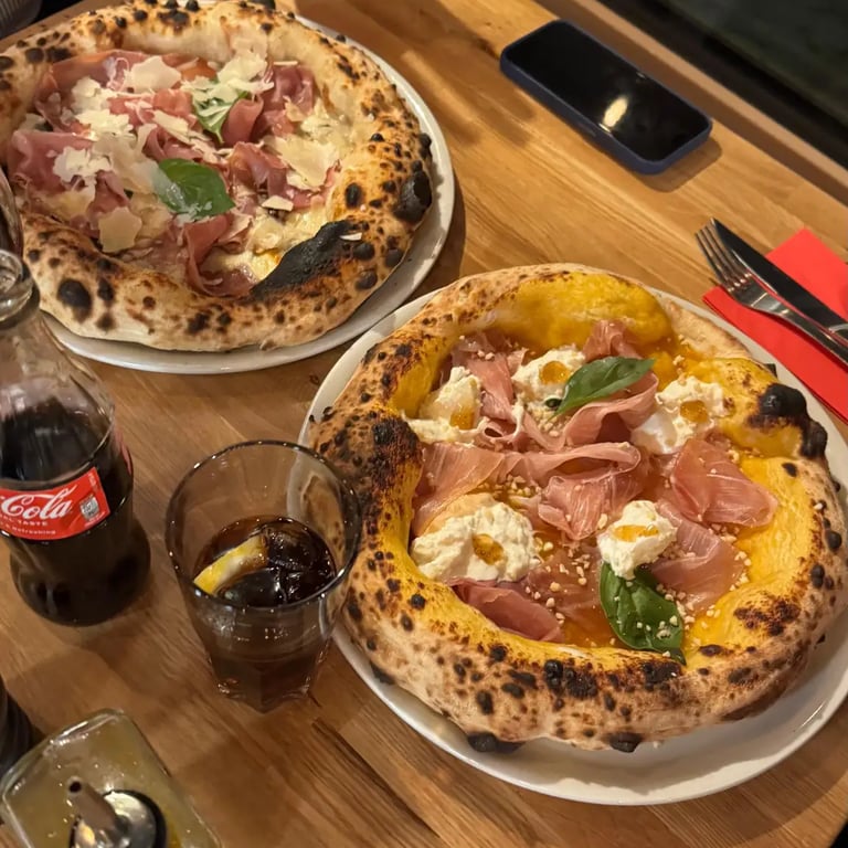 Pizza napolitaine jambon et burrata à Lausanne – Histoire Sans Faim