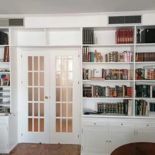 mueble estanteria de madera pintado de color blanco