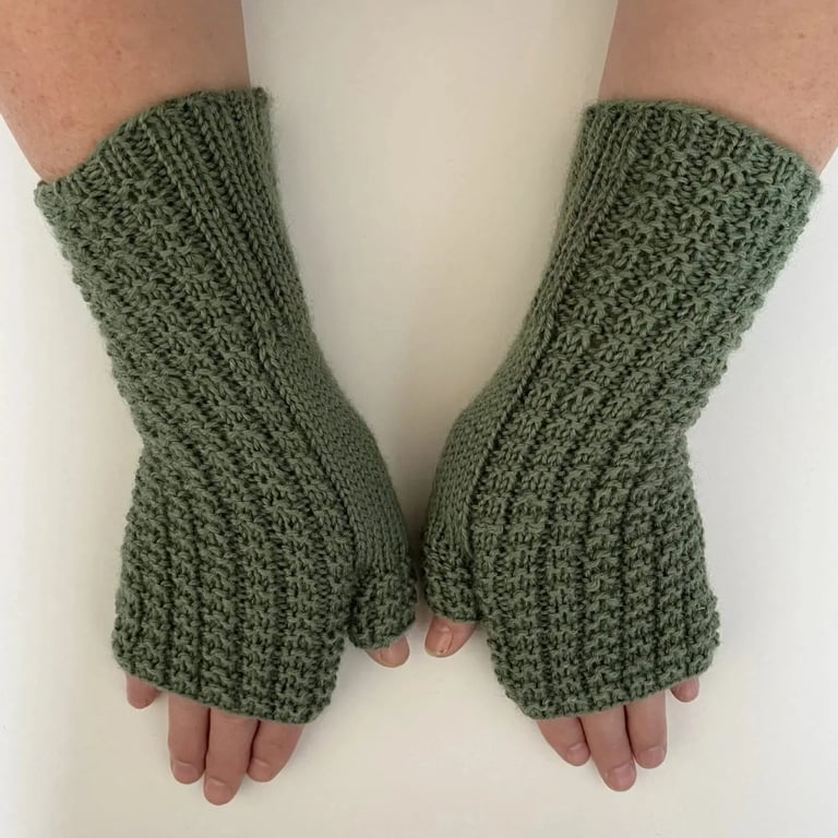 fingerless gloves