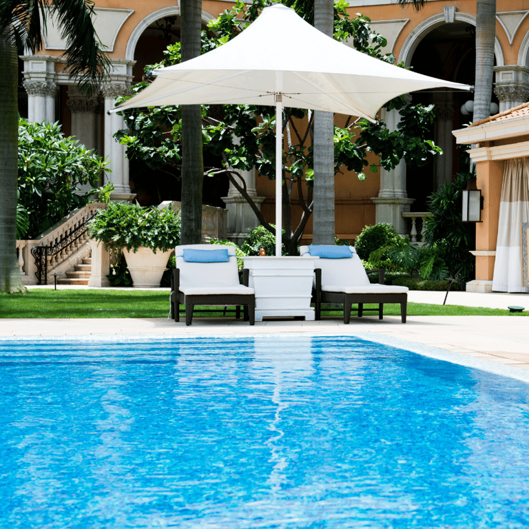 Piscines Var – Pose et construction sur terrain en pente