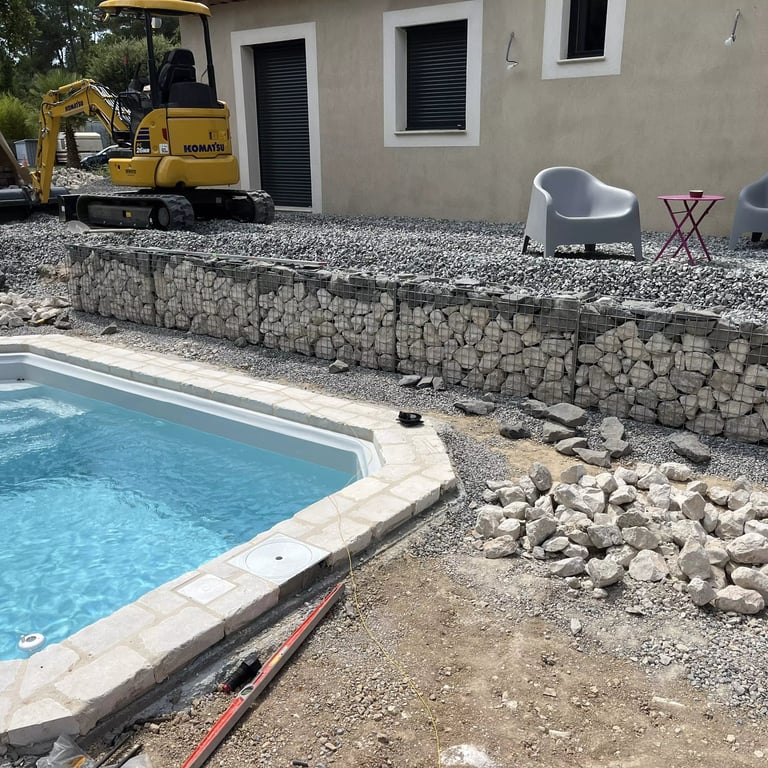 Installation piscine coque dans le 83440 avec terrassement AZ Terrassement