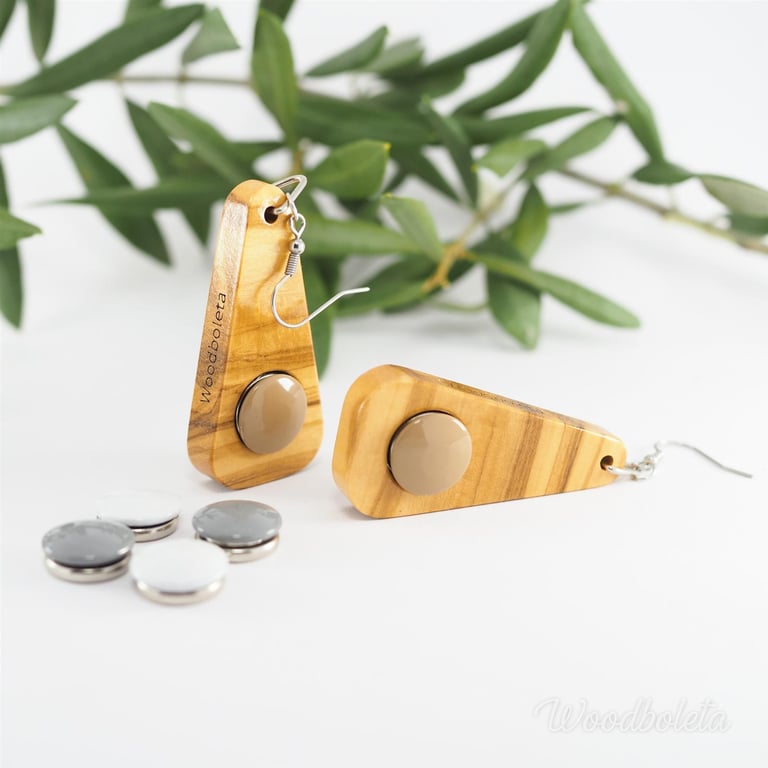 triangular shaped olive wood earrings with 2 pairs on inox  decorations