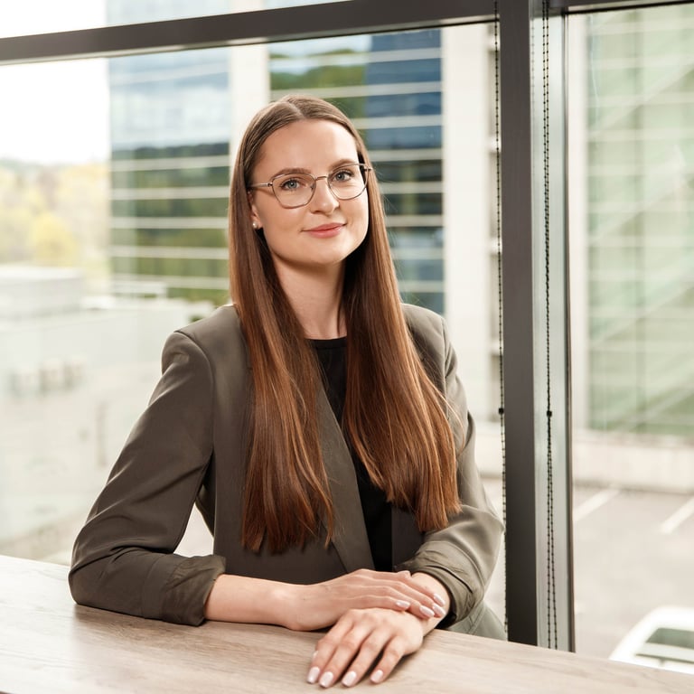 Profesionalūs verslo, linkedin portretai Vilniuje Kaune, dalykinė fotografija, asmeninis įvaizdis studijoje, darbo vietoje