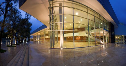 acceso al del Centro de convenciones Carmen siglo XXI