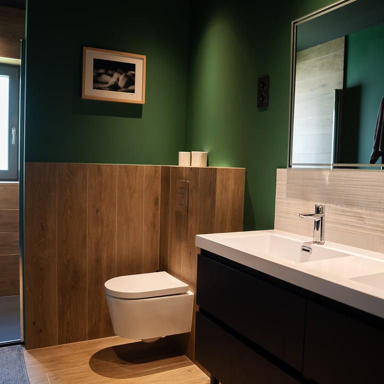 salle de bain design moderne plafond noir