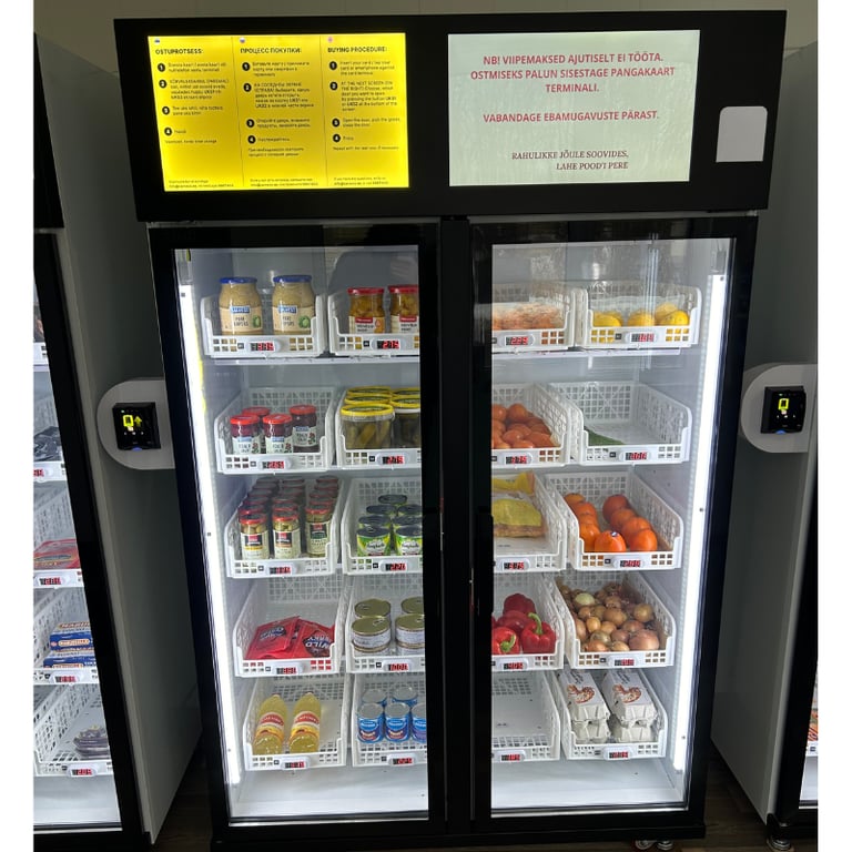 Pašapkalpošanās ledusskapji ar pārtikas produktiem vending veikalā
