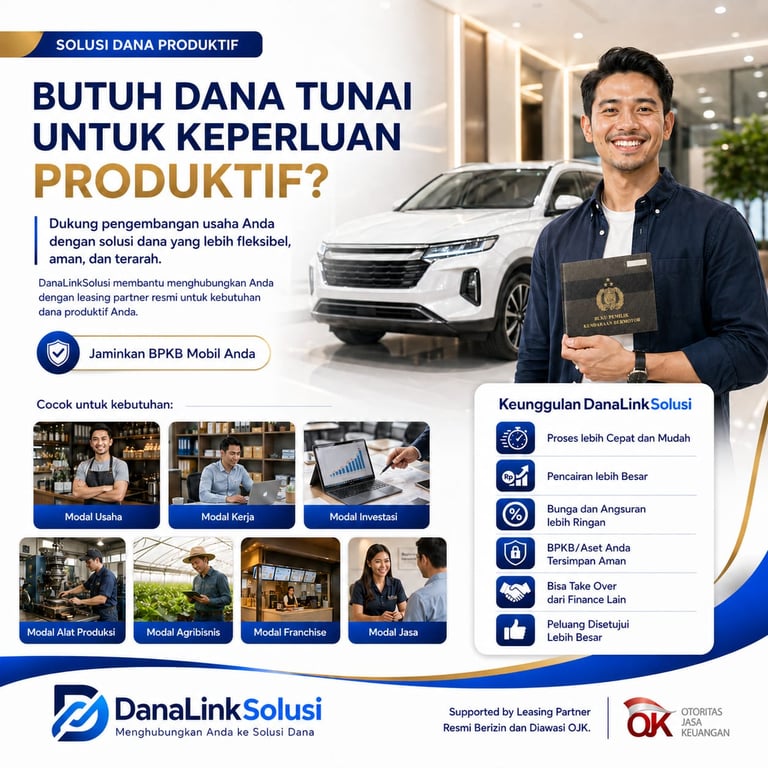Pria tersenyum memegang BPKB mobil untuk solusi dana tunai produktif dan modal usaha dari DanaLink Solusi.