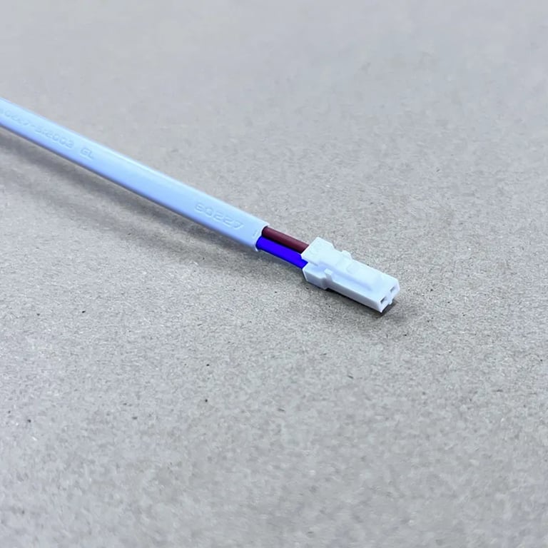 Distribuidor de 6 vías: permite alimentar hasta seis luminarias LED desde una única entrada.