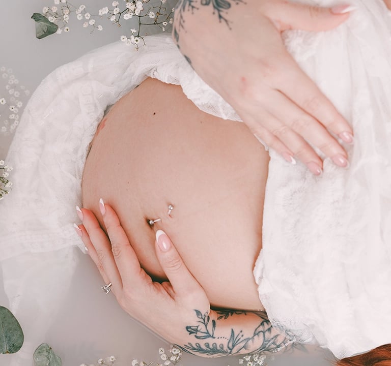 Séance photo bain de lait grossesse en douceur