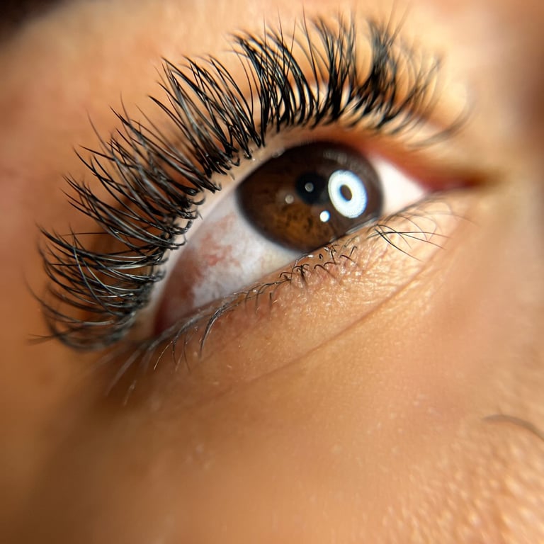 Classic Eyelash Extension made by destheticsalon