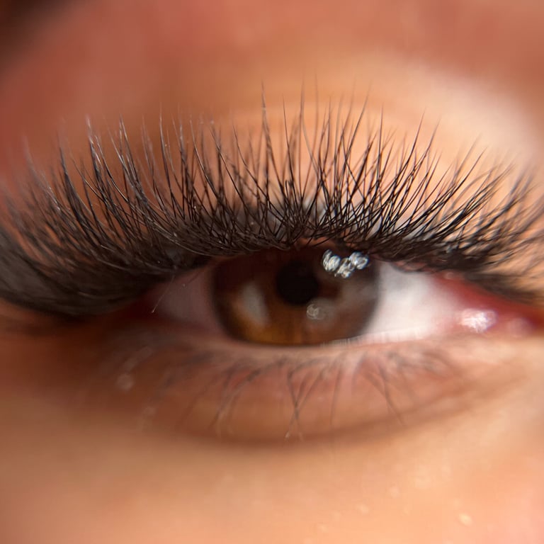 Volume Eyelash Extension made by destheticsalon