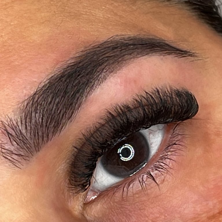 Volume Eyelash Extension made by destheticsalon