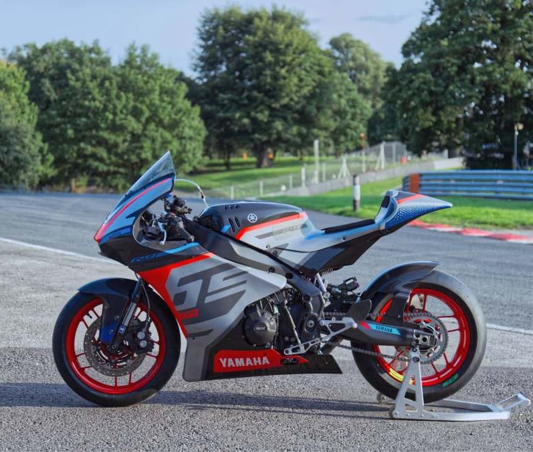 Yamaha R9 left