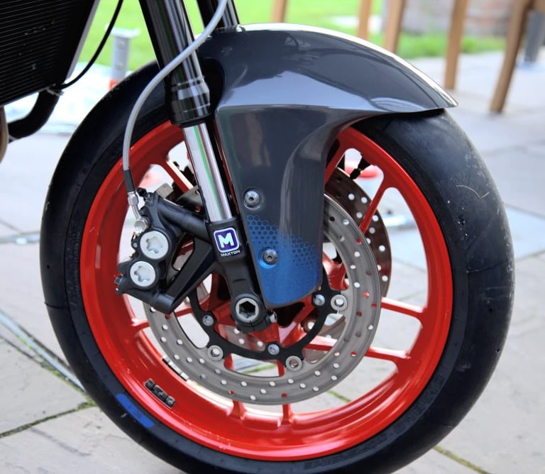 Yamaha R9 front wheel