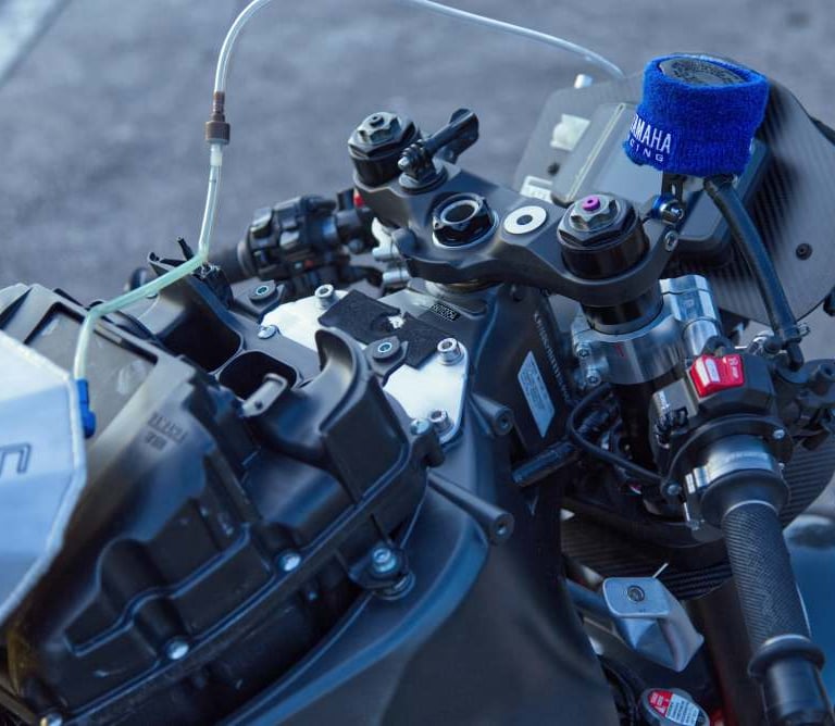 Yamaha R9 handlebars