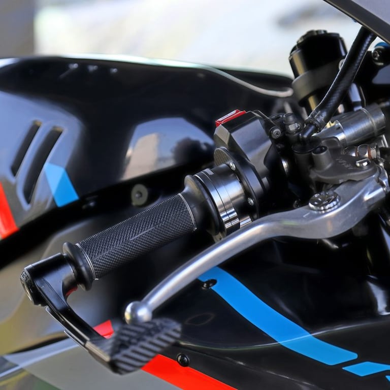 Yamaha R9 Jetprime throttle front view