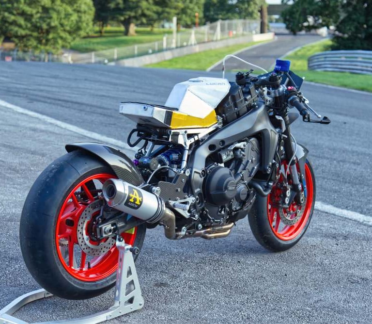 Yamaha R9 back right angle view without bodywork