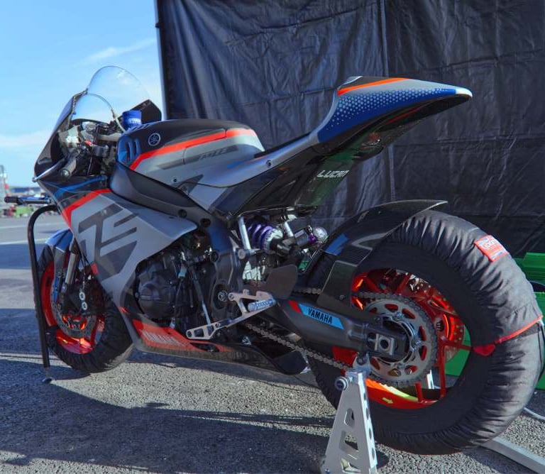 Yamaha R9 in the paddock