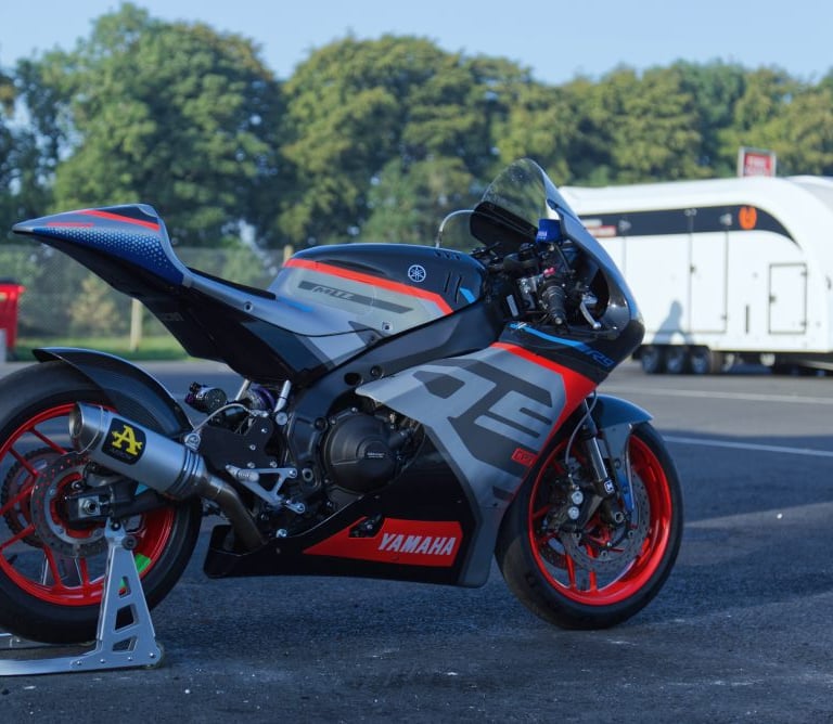 Yamaha R9 track paddock