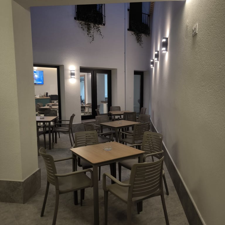 Disfruta de nuestra terraza para tomar un café, infusión y pasar un rato tranquilo y agradable.